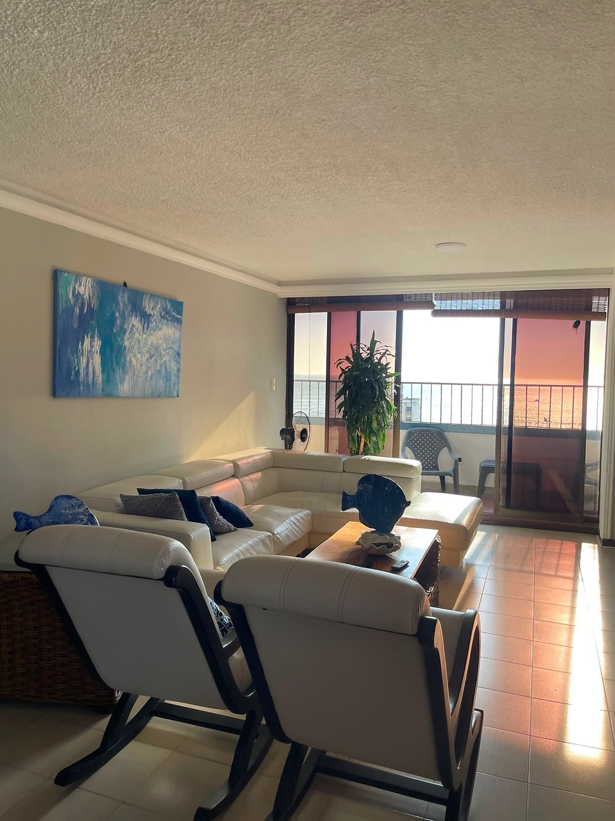 Living room with access to the balcony and ocean view