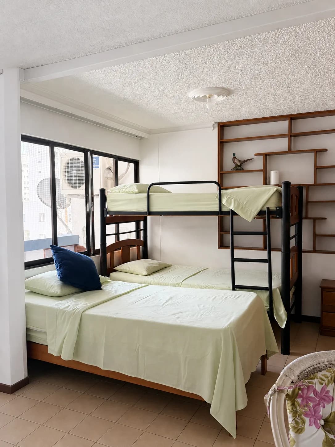 Habitación familiar con cama doble y camarote